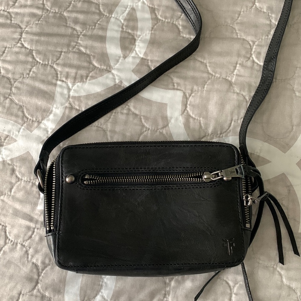 💜 Frye camera crossbody